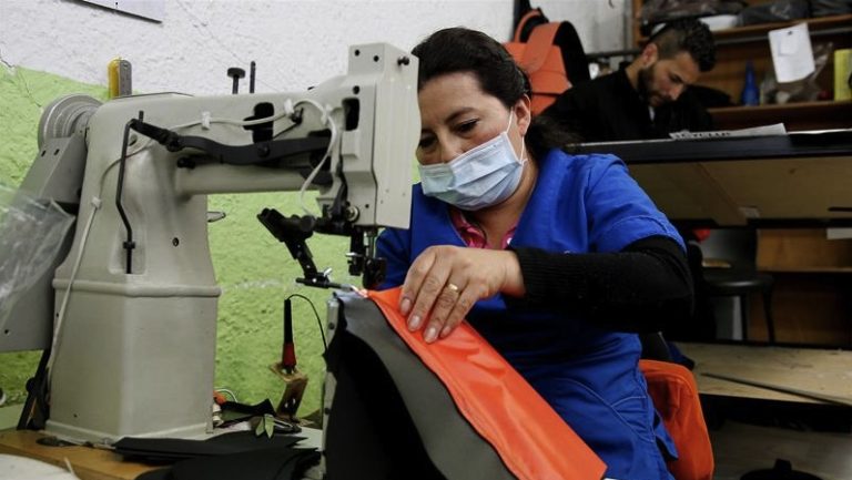 neumáticos reciclados bolsos colombianos