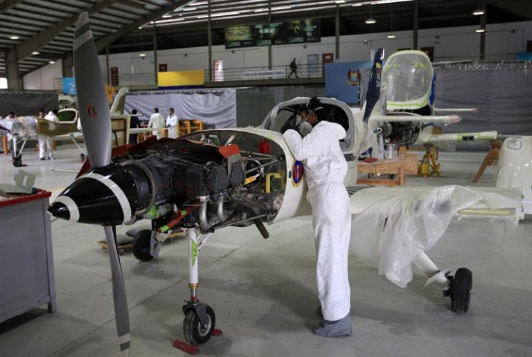 avión militar colombiano Calima T-90