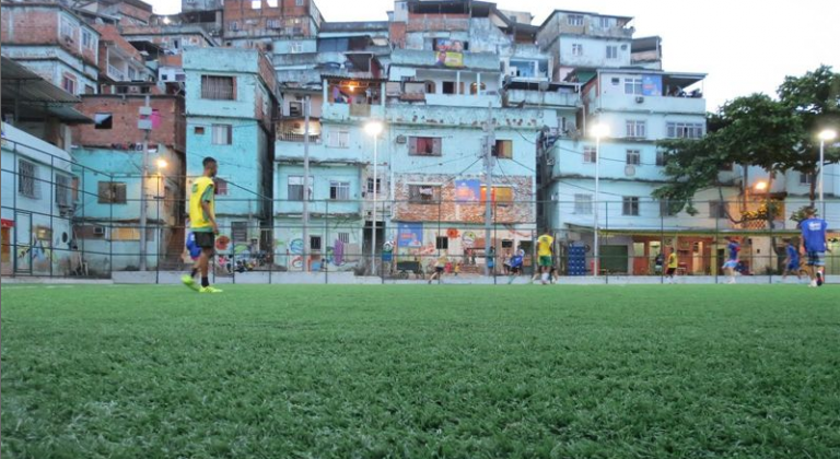 cancha de fútbol favela Río de Janeiro