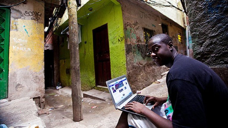 favelas, brasil internet